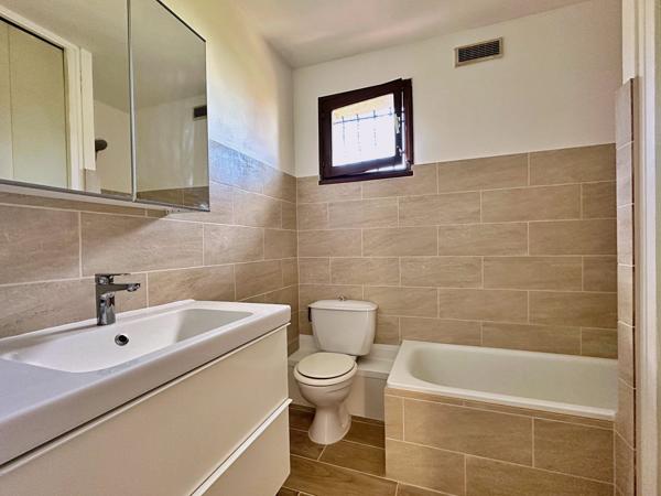 AIX - PONT DE L'ARC : T1/2 (27 m²) à vendre