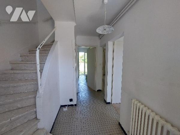 Pavillon indépendant de  83.70 m² avec garage et jardin clôturé , proche centre-ville