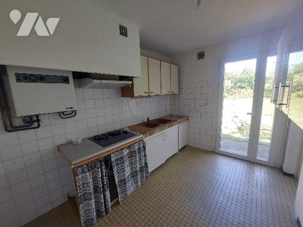 Pavillon indépendant de  83.70 m² avec garage et jardin clôturé , proche centre-ville