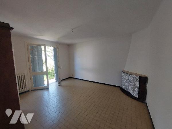 Pavillon indépendant de  83.70 m² avec garage et jardin clôturé , proche centre-ville