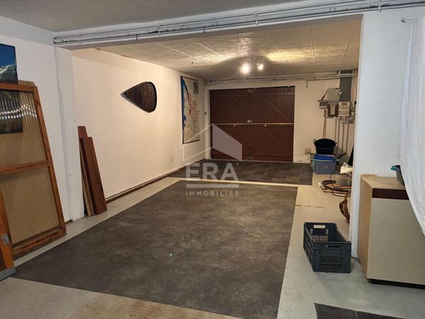 Grande maison familiale lumineuse sur terrain arboré