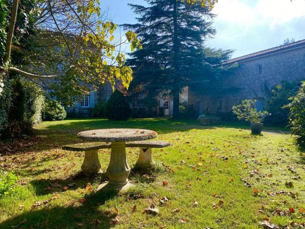 Demeure d'Exception – Propriété Seigneuriale du XVIIᵉ siècle