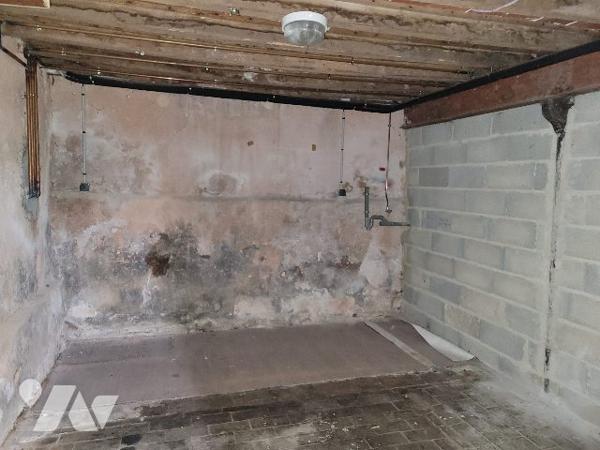 Immeuble avec 5 logements et jardin