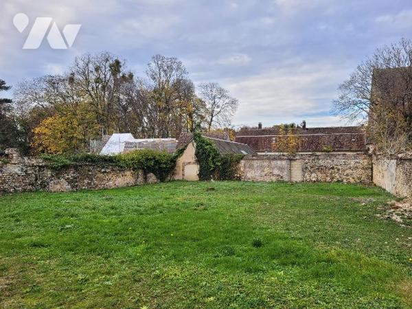 Immeuble avec 5 logements et jardin