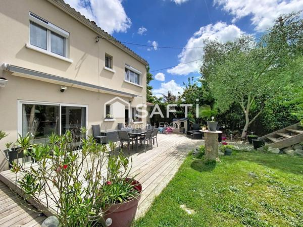Maison familiale rénovée avec piscine et dépendance à Carbon-Blanc