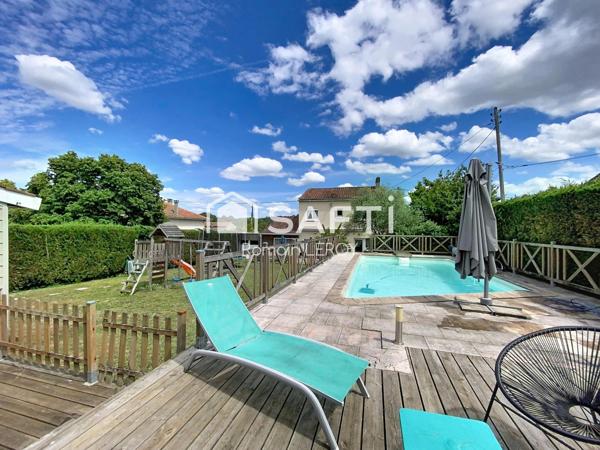 Maison familiale rénovée avec piscine et dépendance à Carbon-Blanc