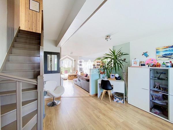 Maison familiale rénovée avec piscine et dépendance à Carbon-Blanc