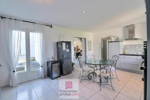 Villa sur un très grand terrain proche de la Plage 7 pièces 174 m2 avec double garage