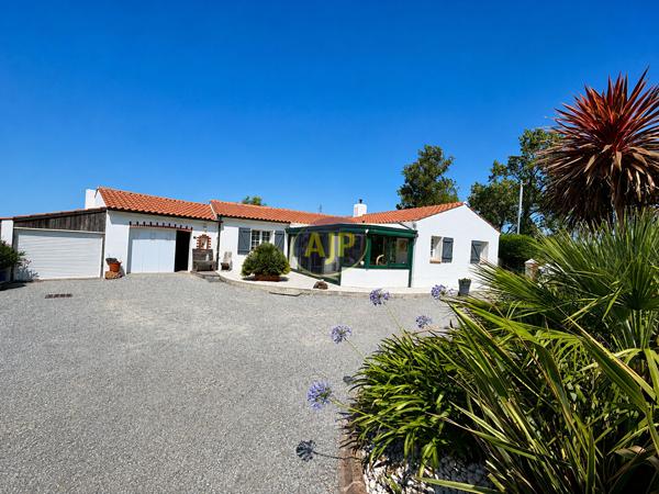 Maison à vendre Saint Jean De Monts - 4 pièces, 131m² avec 3 chambre(s) à 337 600€ - AJP Immobilier Saint-Jean-de-Monts