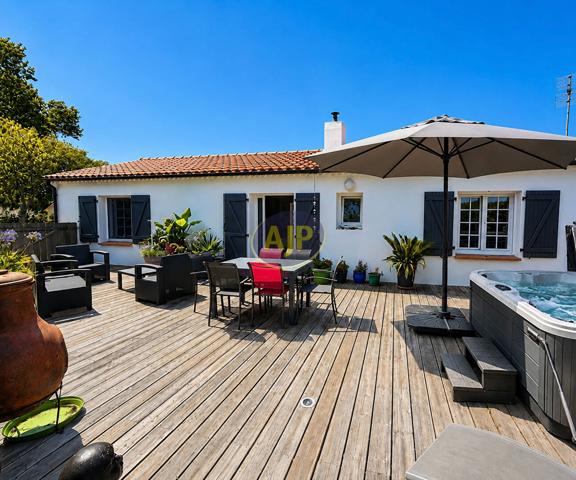 Maison à vendre Saint Jean De Monts - 4 pièces, 131m² avec 3 chambre(s) à 337 600€ - AJP Immobilier Saint-Jean-de-Monts