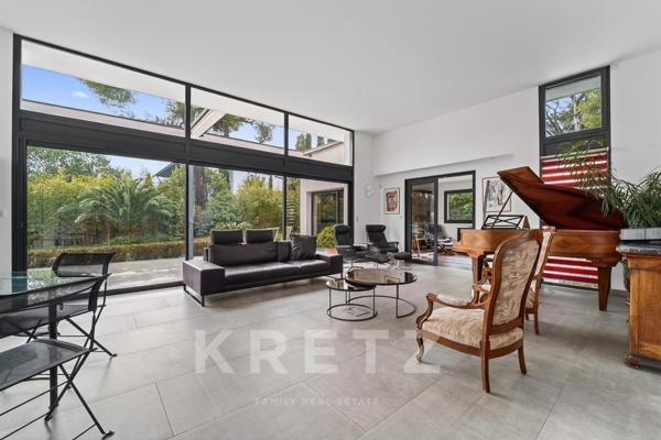 Villa d'architecte dans un écrin de verdure au centre de Castelnau le Lez