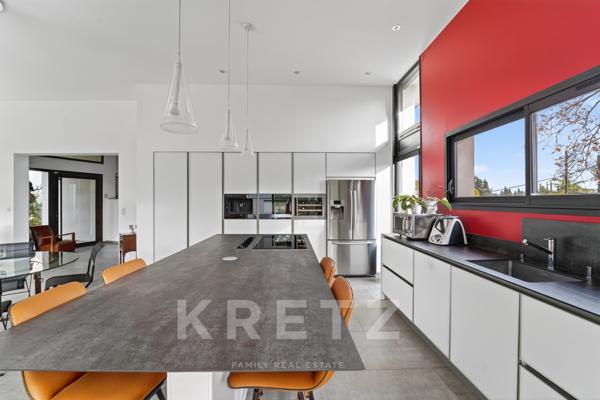 Villa d'architecte dans un écrin de verdure au centre de Castelnau le Lez