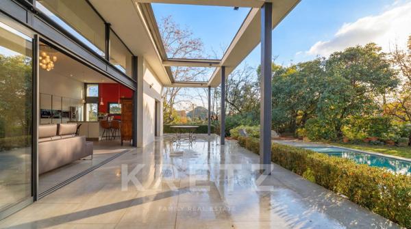 Villa d'architecte dans un écrin de verdure au centre de Castelnau le Lez