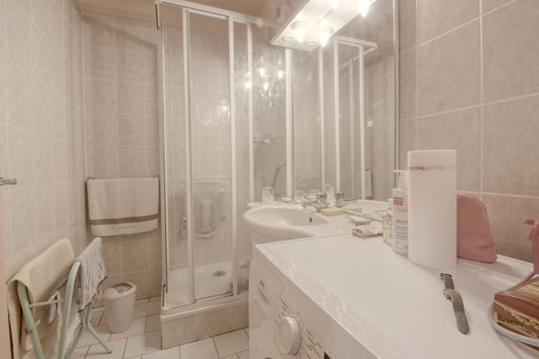 Appartement 3 pièces 2 chambres 68 m² + cave + 2 parkings