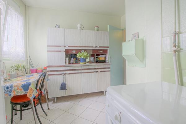 Appartement 3 pièces 2 chambres 68 m² + cave + 2 parkings