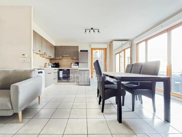 Dernier étage - Magnifique T4 lumineux avec toit-terrasse à LONGVIC !