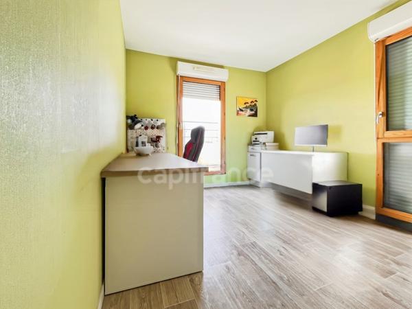 Dernier étage - Magnifique T4 lumineux avec toit-terrasse à LONGVIC !