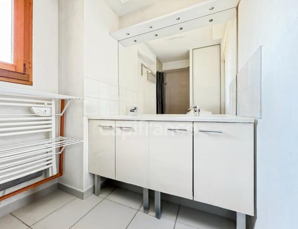 Dernier étage - Magnifique T4 lumineux avec toit-terrasse à LONGVIC !