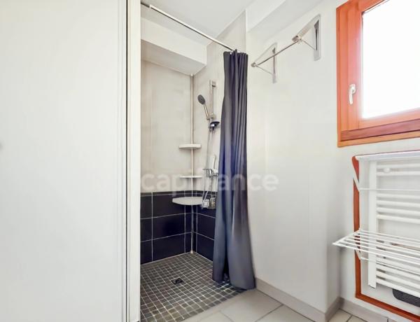 Dernier étage - Magnifique T4 lumineux avec toit-terrasse à LONGVIC !