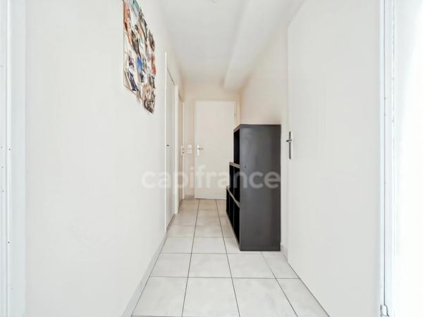 Dernier étage - Magnifique T4 lumineux avec toit-terrasse à LONGVIC !