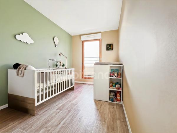 Dernier étage - Magnifique T4 lumineux avec toit-terrasse à LONGVIC !