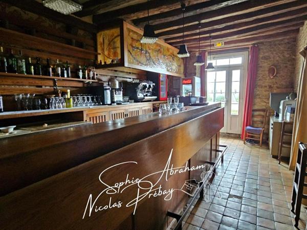 MURS COMMERCIAUX D'UN DOMAINE EXCEPTIONNEL ? AUX PORTES DE LA RÉGION PARISIENNE