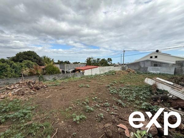 GRAND TERRAIN DE 400 M² À SAINT-PIERRE – ZONE UF – FOND D’IMPASSE