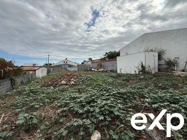 GRAND TERRAIN DE 400 M² À SAINT-PIERRE – ZONE UF – FOND D’IMPASSE