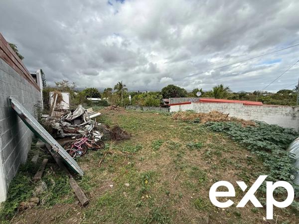 GRAND TERRAIN DE 400 M² À SAINT-PIERRE – ZONE UF – FOND D’IMPASSE
