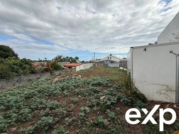 GRAND TERRAIN DE 400 M² À SAINT-PIERRE – ZONE UF – FOND D’IMPASSE