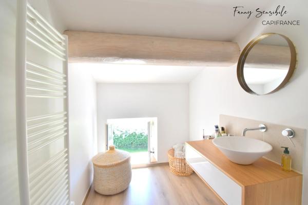 Bergerie en pierre du XVIIIᵉ siècle rénovée - 200 m2 - terrain 5000 m2 avec piscine - 25 min Aix-en-Provence