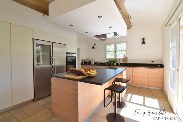 Bergerie en pierre du XVIIIᵉ siècle rénovée - 200 m2 - terrain 5000 m2 avec piscine - 25 min Aix-en-Provence