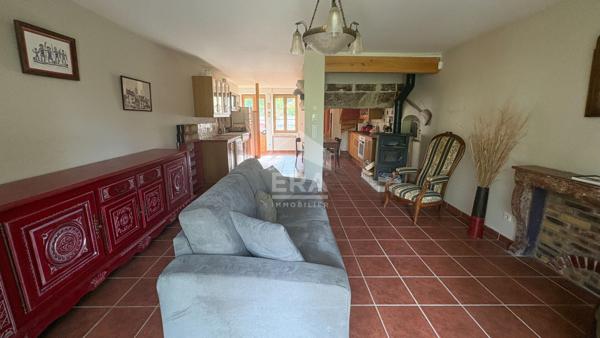 AUTHUME . Maison de caractère de 143 m² avec jardin et dépendance.