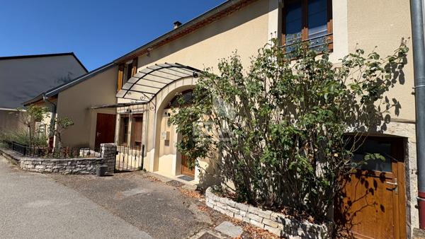 AUTHUME . Maison de caractère de 143 m² avec jardin et dépendance.