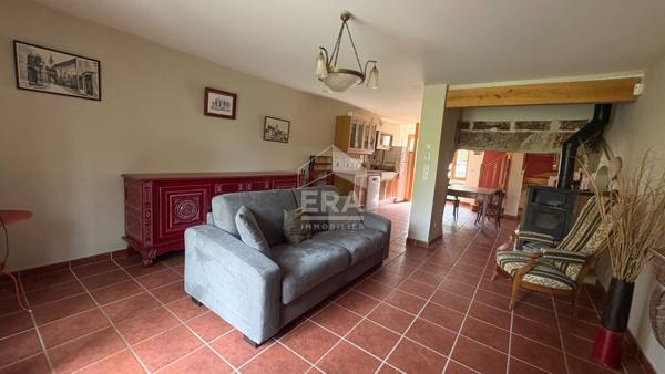 AUTHUME . Maison de caractère de 143 m² avec jardin et dépendance.