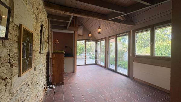 AUTHUME . Maison de caractère de 143 m² avec jardin et dépendance.