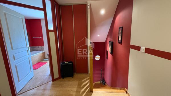 AUTHUME . Maison de caractère de 143 m² avec jardin et dépendance.