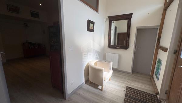 AUTHUME . Maison de caractère de 143 m² avec jardin et dépendance.