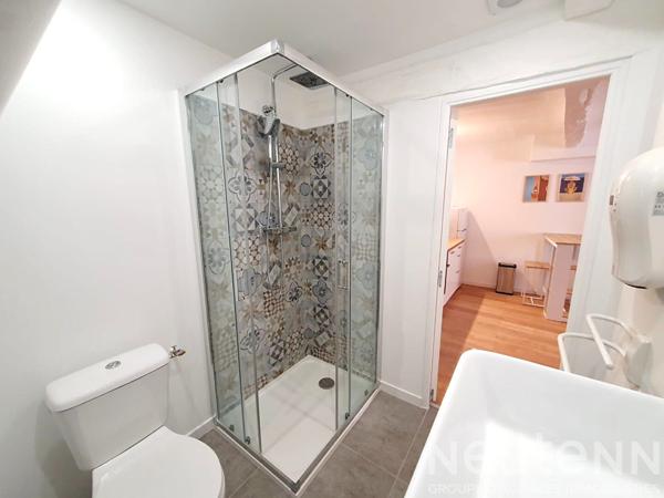Studio entièrement meublé d'une superficie de 21,53 m², situé sur la commune de Barjols.