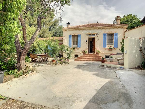 A vendre une villa 5 pièce(s) de 94 m2 sur une parcelle de 1064 m2 secteur La Croix Rouge 13013 MARSEILLE