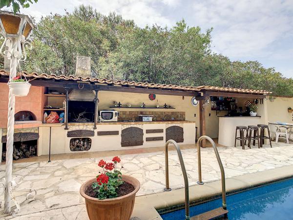 A vendre une villa 5 pièce(s) de 94 m2 sur une parcelle de 1064 m2 secteur La Croix Rouge 13013 MARSEILLE