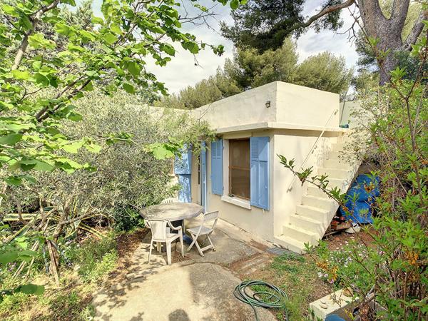 A vendre une villa 5 pièce(s) de 94 m2 sur une parcelle de 1064 m2 secteur La Croix Rouge 13013 MARSEILLE