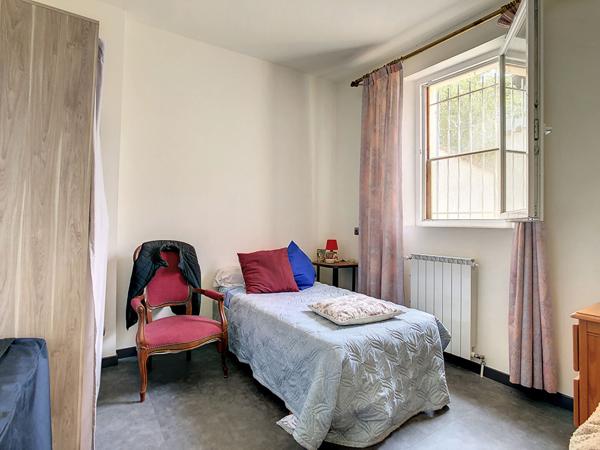 A vendre une villa 5 pièce(s) de 94 m2 sur une parcelle de 1064 m2 secteur La Croix Rouge 13013 MARSEILLE