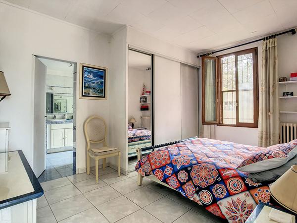 A vendre une villa 5 pièce(s) de 94 m2 sur une parcelle de 1064 m2 secteur La Croix Rouge 13013 MARSEILLE