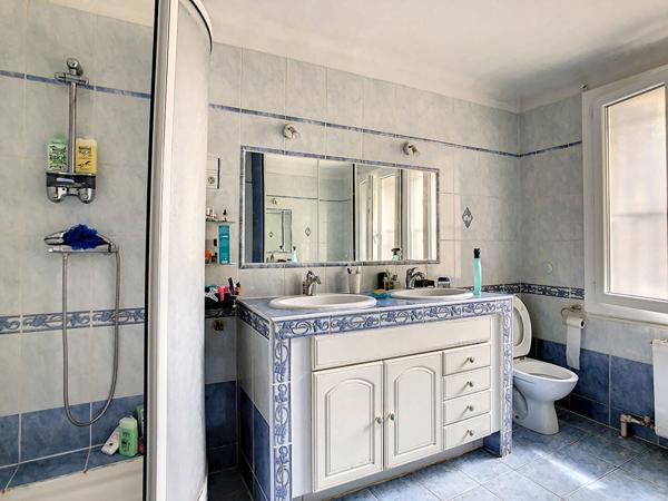 A vendre une villa 5 pièce(s) de 94 m2 sur une parcelle de 1064 m2 secteur La Croix Rouge 13013 MARSEILLE