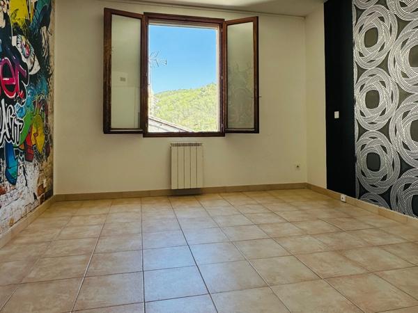 Dans Maison de village, appartement 4/5 pièces, terrasse, garage et cave