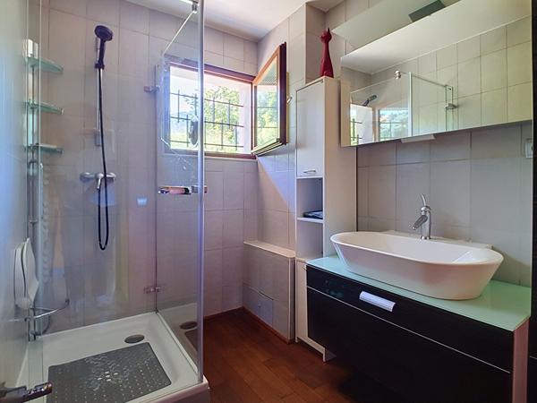Maison familiale 4 chambres sur un terrain de 1030m²  à Bons-en-Chablais