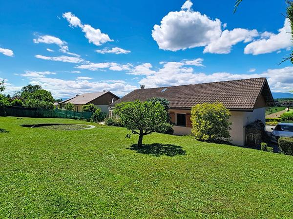 Maison familiale 4 chambres sur un terrain de 1030m²  à Bons-en-Chablais