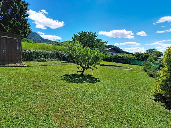 Maison familiale 4 chambres sur un terrain de 1030m²  à Bons-en-Chablais