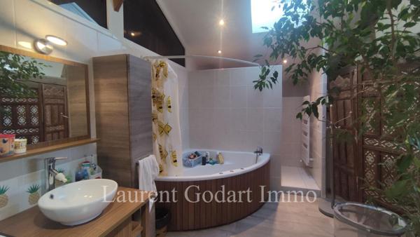 Maison de 230m² avec dépendance sur 5000m²